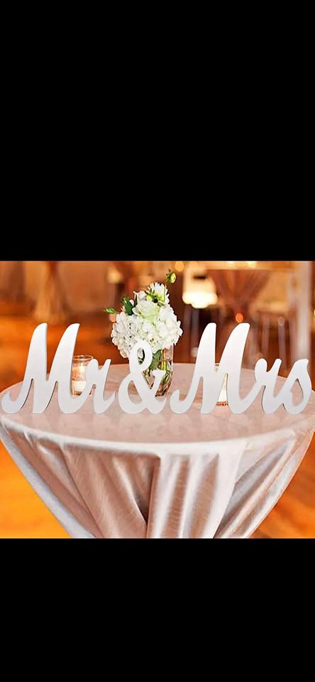 Mr & Mrs wooden wedding decoration